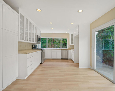 1672 Wellington Place - Photo Thumbnail 1