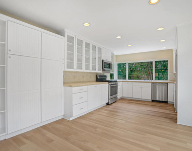 1672 Wellington Place - Photo Thumbnail 19