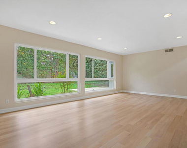 1672 Wellington Place - Photo Thumbnail 16