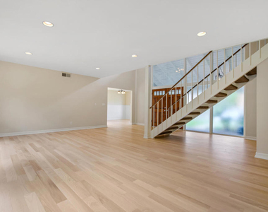 1672 Wellington Place - Photo Thumbnail 21