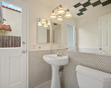 1672 Wellington Place - Photo Thumbnail 7