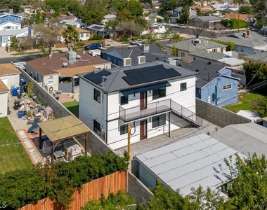 11112 1/2 Emelita Street - Photo Thumbnail 19