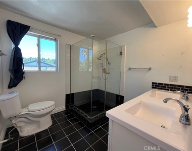 4527 Stark - Photo Thumbnail 25