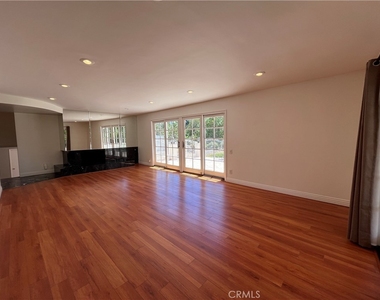 4527 Stark - Photo Thumbnail 9