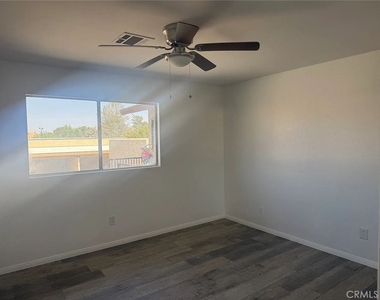 4128 W Avenue L - Photo Thumbnail 2