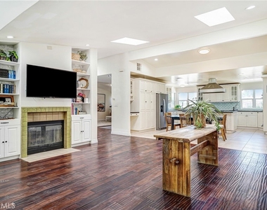 22450 Collins - Photo Thumbnail 22