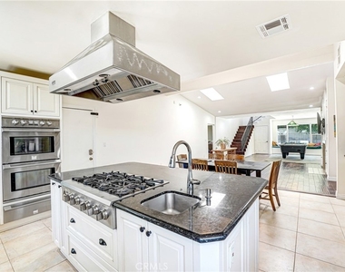 22450 Collins - Photo Thumbnail 17