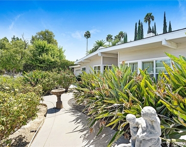 22450 Collins - Photo Thumbnail 5