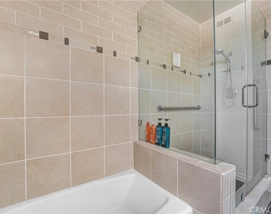 22450 Collins - Photo Thumbnail 34