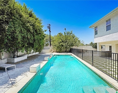 22450 Collins - Photo Thumbnail 69