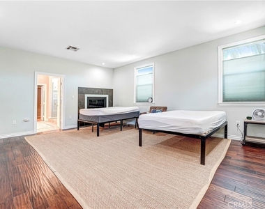 22450 Collins - Photo Thumbnail 44