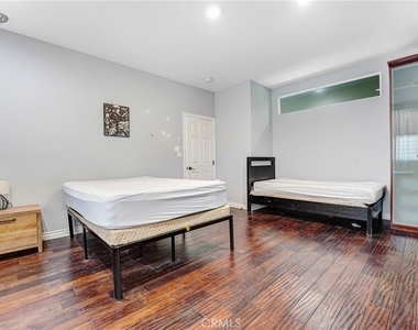 22450 Collins - Photo Thumbnail 54