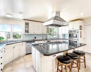 22450 Collins - Photo Thumbnail 14