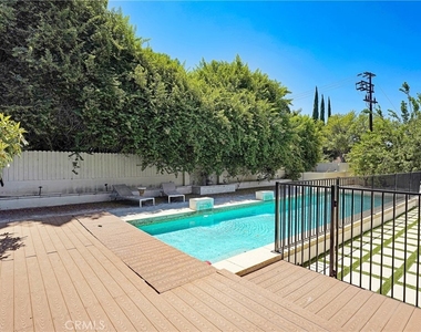22450 Collins - Photo Thumbnail 71