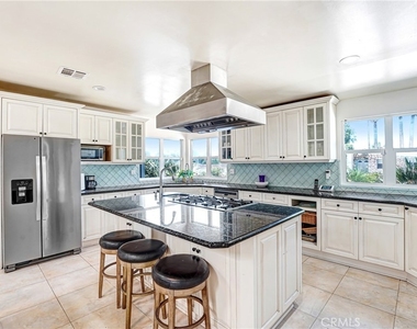 22450 Collins - Photo Thumbnail 13