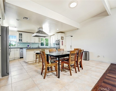 22450 Collins - Photo Thumbnail 11