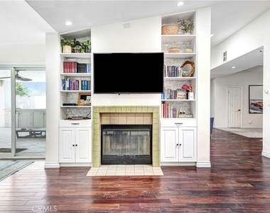 22450 Collins - Photo Thumbnail 28