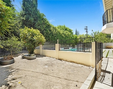 22450 Collins - Photo Thumbnail 65