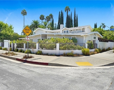 22450 Collins - Photo Thumbnail 1