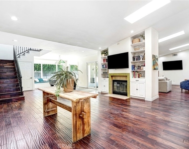 22450 Collins - Photo Thumbnail 20