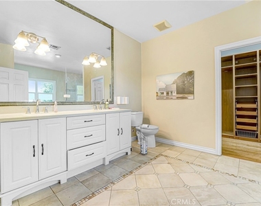 22450 Collins - Photo Thumbnail 45