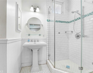 22450 Collins - Photo Thumbnail 57