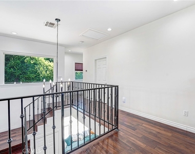 22450 Collins - Photo Thumbnail 43