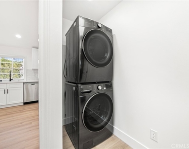 5227 Beckford Ave - Photo Thumbnail 5