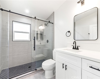 5227 Beckford Ave - Photo Thumbnail 6