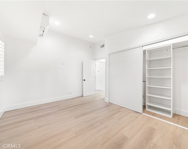 5227 Beckford Ave - Photo Thumbnail 9