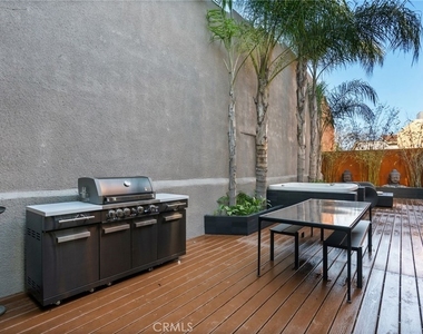 3601 Dixie Canyon Place - Photo Thumbnail 40