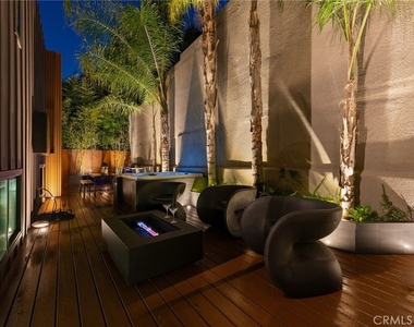 3601 Dixie Canyon Place - Photo Thumbnail 18
