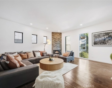 3601 Dixie Canyon Place - Photo Thumbnail 20