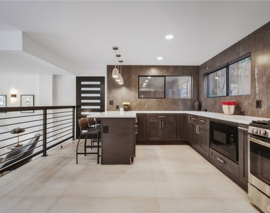 3601 Dixie Canyon Place - Photo Thumbnail 8
