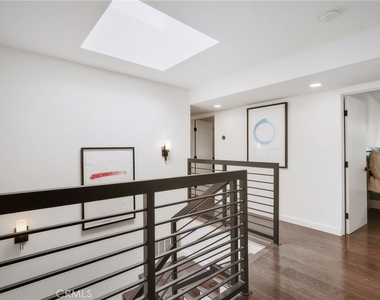 3601 Dixie Canyon Place - Photo Thumbnail 22