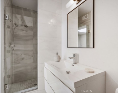 3601 Dixie Canyon Place - Photo Thumbnail 39