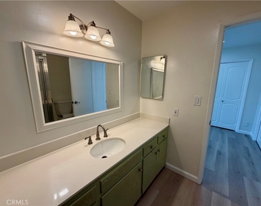 6621 Whitman Avenue - Photo Thumbnail 13