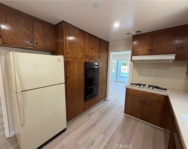 6621 Whitman Avenue - Photo Thumbnail 7