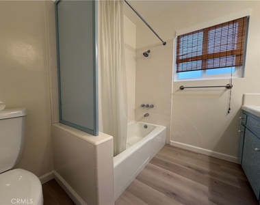 6621 Whitman Avenue - Photo Thumbnail 12