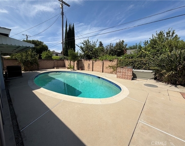 6621 Whitman Avenue - Photo Thumbnail 19