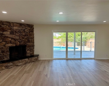 6621 Whitman Avenue - Photo Thumbnail 3