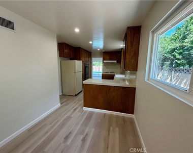 6621 Whitman Avenue - Photo Thumbnail 9
