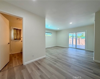 6621 Whitman Avenue - Photo Thumbnail 16
