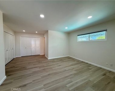 6621 Whitman Avenue - Photo Thumbnail 15