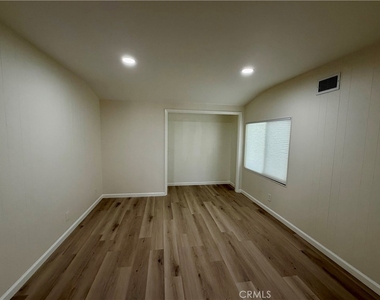 6621 Whitman Avenue - Photo Thumbnail 10