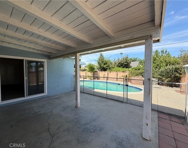 6621 Whitman Avenue - Photo Thumbnail 20