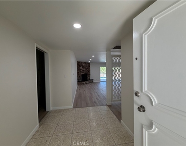 6621 Whitman Avenue - Photo Thumbnail 2