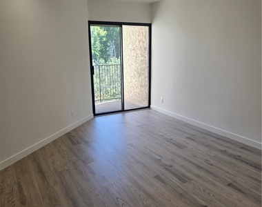 23401 Park Sorrento - Photo Thumbnail 12