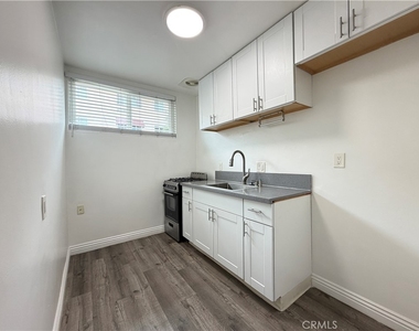 12926 Doty Avenue - Photo Thumbnail 5