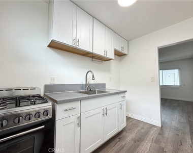 12926 Doty Avenue - Photo Thumbnail 6